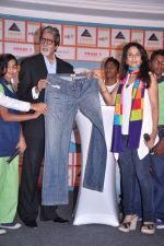 Amitabh Bachchan, Shobha De at Parikrama foundation charity event in Taj Land_s End, Mumbai on 1st Sept 2012 (62).JPG